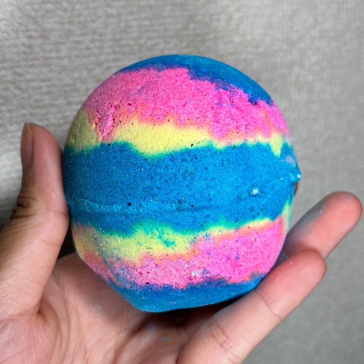 Lush Intergalactic Bath Bomb Review - featured pic